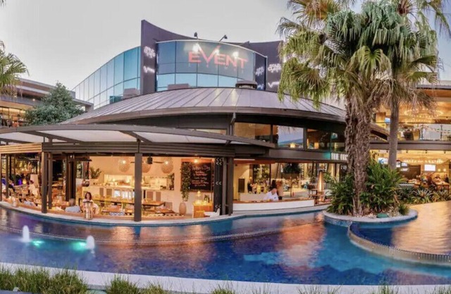 European Elegant Design - Luxurious 5 BDR House