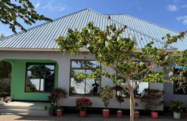 Evelina House: Near Kilimanjaro International Airport