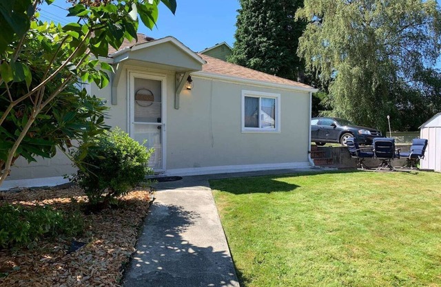 Everett - Cozy, Quiet 2 Bedroom House Close 2 Everything