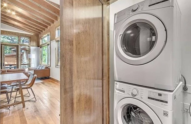 Evergreen Cove Cabin on Grand Lake Monkey Island, 2mi to Shangri-La, w/hot tub