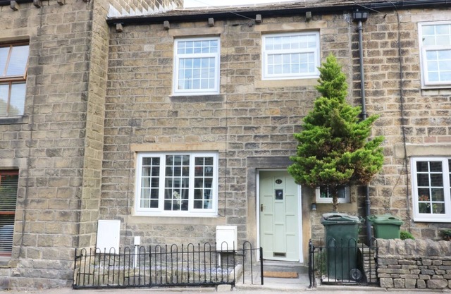EVERGREEN, pet friendly, with open fire in Addingham