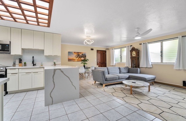 Ewa Beach 2BR - Garage, Fast WiFi, A/C + Sleeps 4