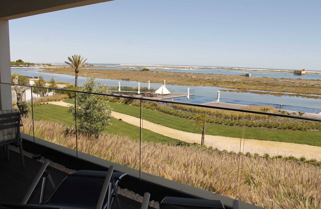 Excellent Beachfront Apartment With Fabulous Views