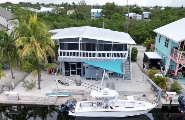 Excellent boating location-65 ft frontage on deep canal