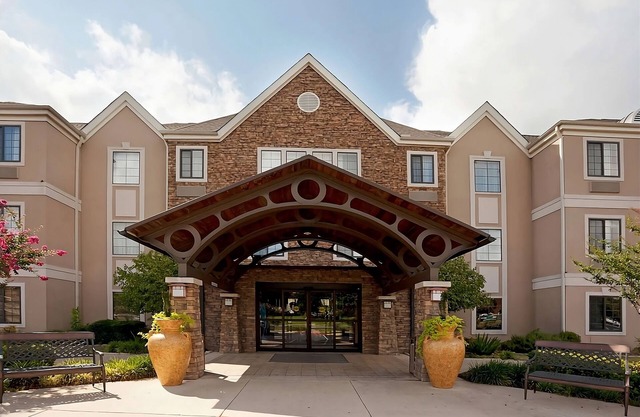 Excellent Choice! 2 Suites w/Free Breakfast, Full Kitchens, Outdoor Pool!