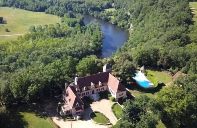 Exceptionnal property with heated pool and breathtaking views over the Dordogne