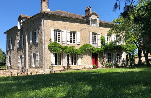 Exceptional, authentic house with park and private pool Spa and Sauna option