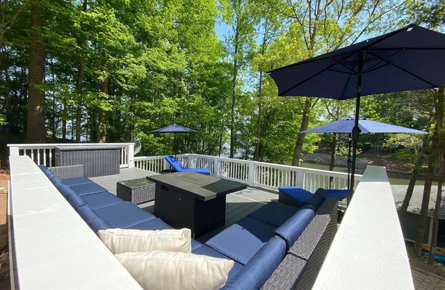 Exceptional! Beautiful Deep Water - Boathouse, Hot Tub, Fire Pit on Lake Gaston!
