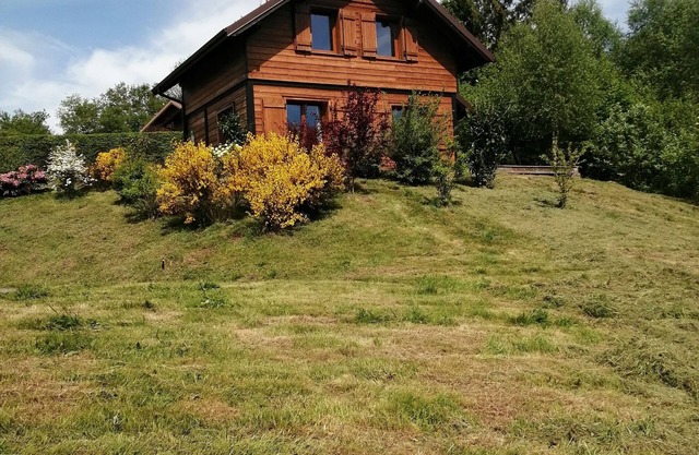 Exceptional location at the start of the ski slopes. 2-bedroom chalet for 4 people.