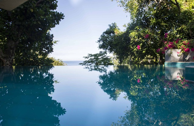 Exceptional staff. Gorgeous sea view from amongst trees, 5 min from beach.