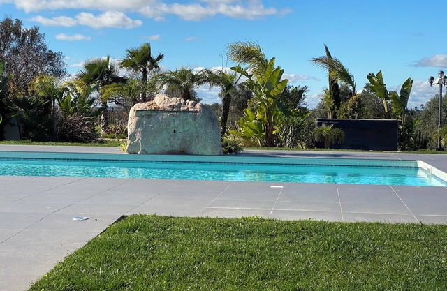 Exceptional villa 4 km from the Algarve's most beautiful beaches, with swimming.