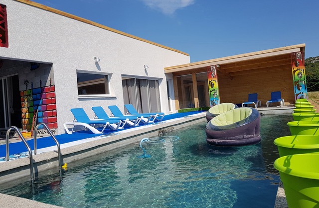 Exceptional Villa Mona Graff, private pool, jacuzzi, sauna, art, 12 pers.