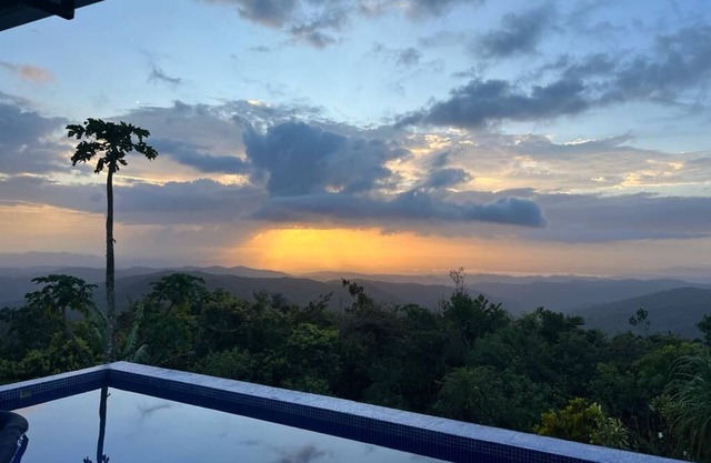 Exclusive Villa with panoramic vistas of city and mountains from your own hottub