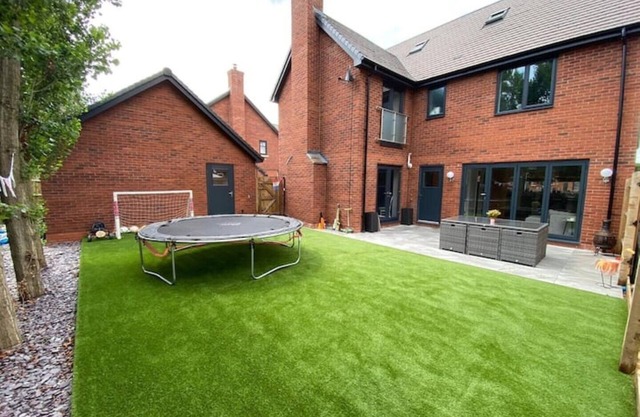 Exclusive 5 Bed Family House in Country Village