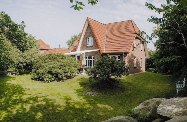 Exclusive large vacation home 300m to the North Sea - perfect for families & relaxation