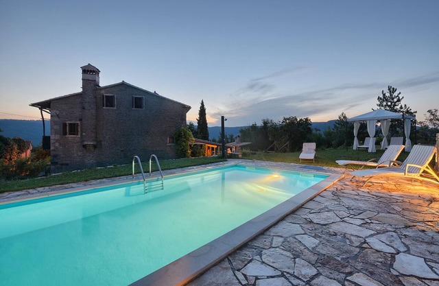 Exclusive Escape - Old Stone House ,Private Pool ,Pet Friendly