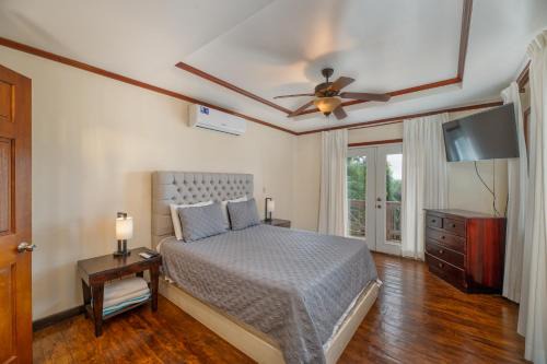 Exclusive Full House near Beaches & Downtown