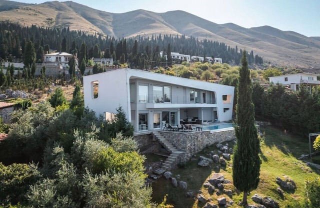 Exclusive Lake Villa