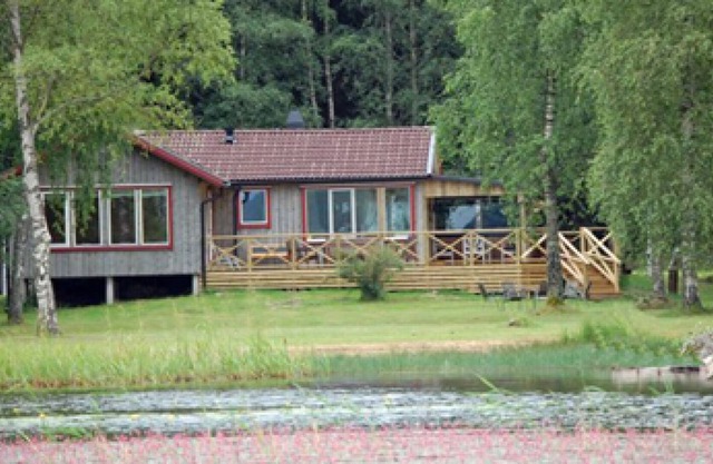 Exclusive location in a bay/cove of the lake Åsunden