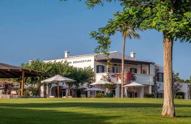 Exclusive luxury estate with padel court, mini-golf, hot tub & pools