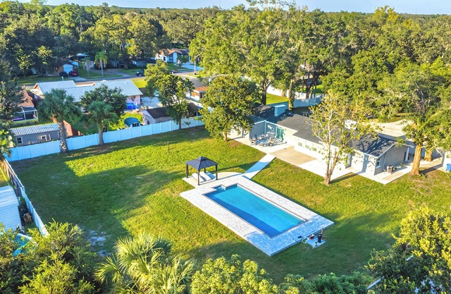 Exclusive Resort-Style Villa – Luxury Pool Retreat, Sleep 26+ Guests