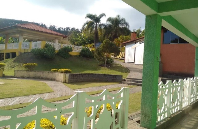 Exclusive Resort with Lake, Swimming Pool, Party Room and Barbecue.