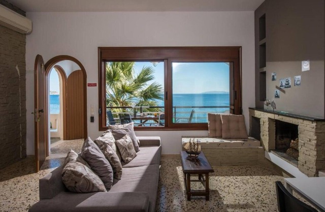 Exclusive Seaside Retreat : Apartment with sea view