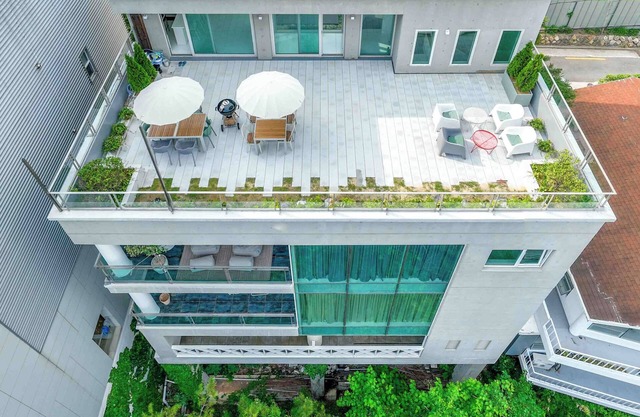 Exclusive use 500m2 Oceanview private luxury ‘let house’ in Busan