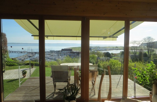 Exclusive vacation apartment, absolutely quiet, with fantastic sea views, close to the beach.
