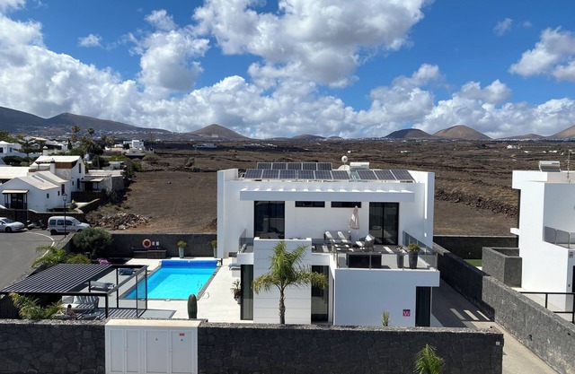 Exclusive villa with pool in perfect location in Puerto del Carmen