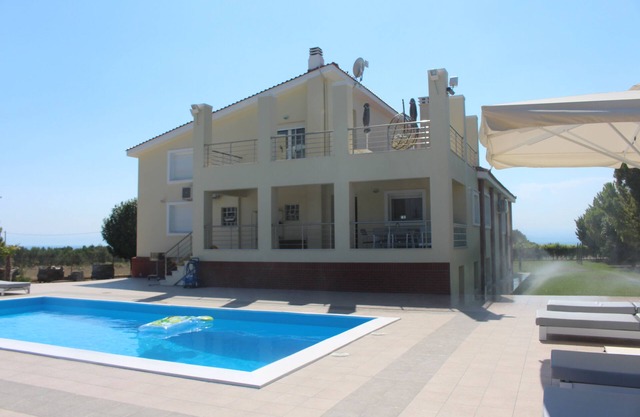 Exclusive villa, swimming pool, 1500 m to the sea, views of the Aegean + Mount Olympus