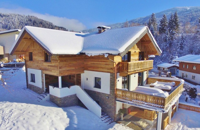 Exclusive villa with hot tub near the centre