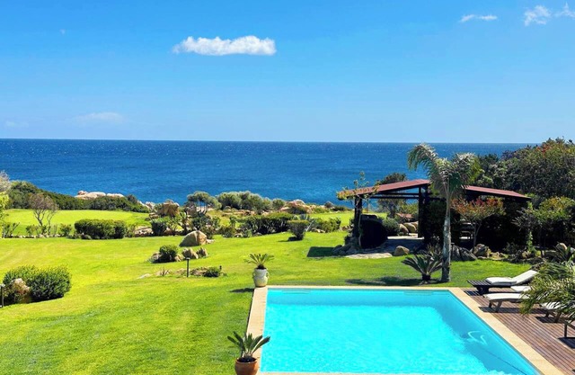 Exclusive villa with pool and sea view in Puntaldia (San Teodoro)