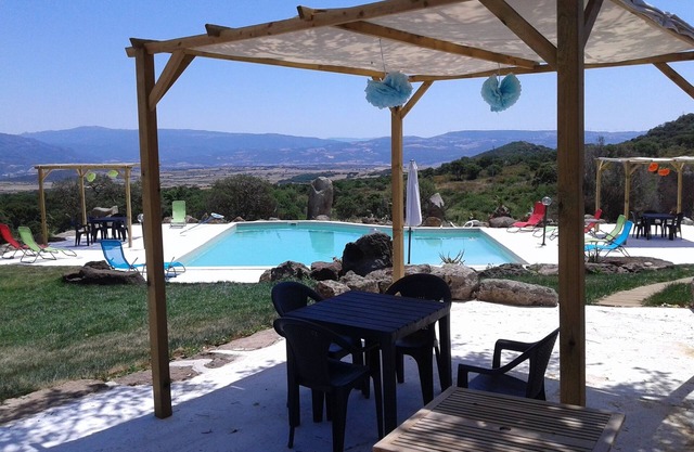 Exclusive villa with swimming pool, 6 km from the sea in a panoramic position