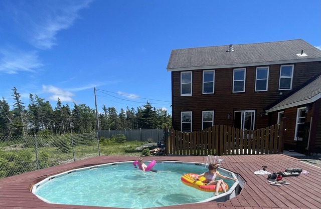 Executive Chalet 30 Mins From City Life NOW WITH HOT TUB