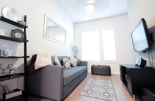 Executive Condo Steps from Downtown