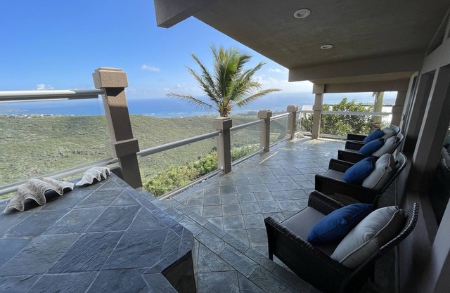 Executive Honolulu Home with Spectacular View