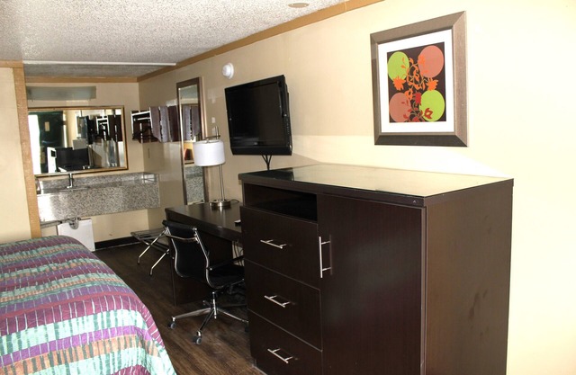Executive Inn & Suites