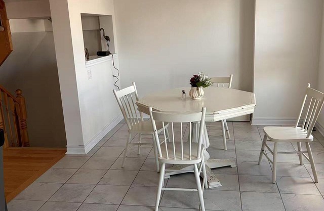 Executive townhouse next to popular provincial park, 10 minutes walk