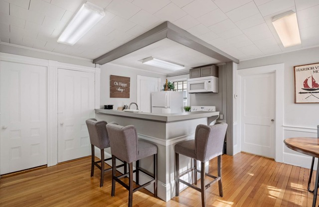 Exeter -1st Floor Large Furnished Two Bed One Bath