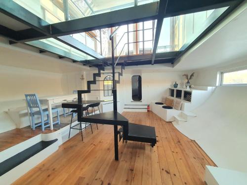 EXIGEHOME - Péniche 120 m2 en bord de Seine calme et verdoyant