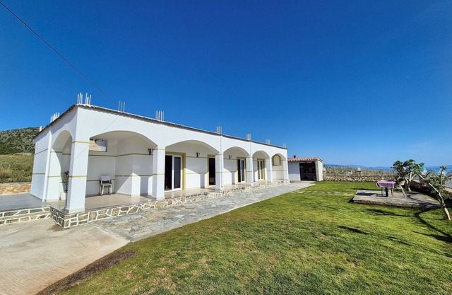 Experience Coastal Luxury – Spacious Villa with Sea Views