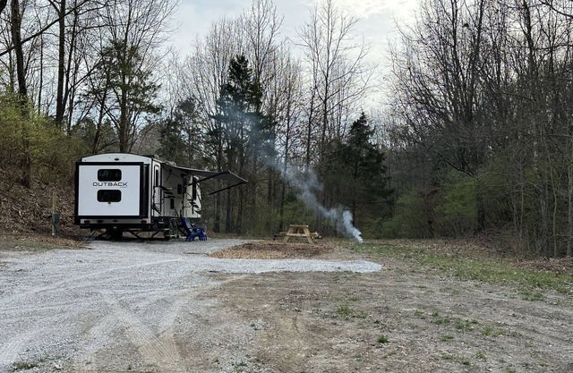 Experience Glamping in style. private Hot tub spa! Private lake -Pet Friendly