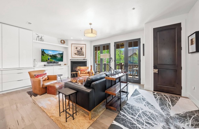 Experience luxury at Jeremy Ranch Snowtop Manor, Close to everything Townhome!