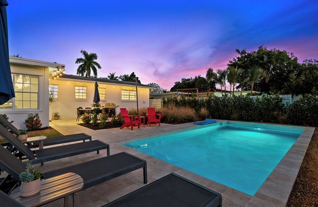 Experience Surf, Sun & Sea, a spacious 3-bedroom Tropical Retreat!