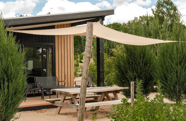 Experience the genuine Veluwe feeling in this relaxed Sand Lodge