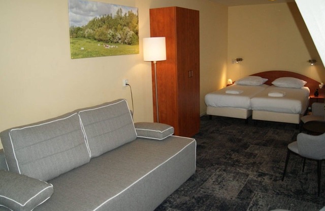 Explore History, Enjoy Comfort in Classic Room Close to Speelgoedmuseum