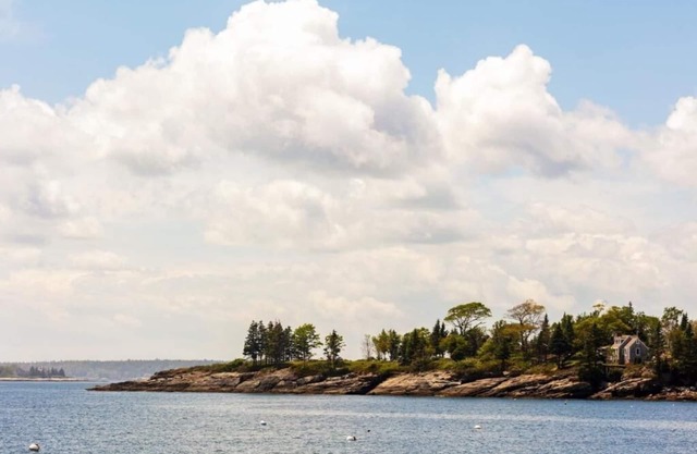 Explore Mid-Coast Maine from Scenic Oceanfront Room with Stunning Views