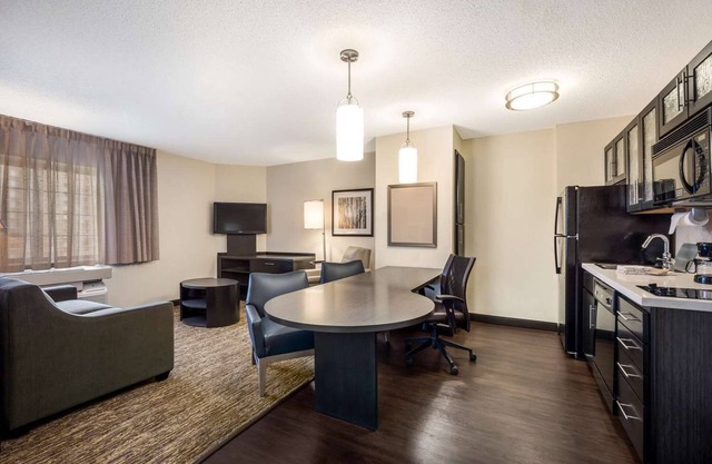 Explore North Shore from Boston - Pet-friendly Suites w/BBQ Facilities