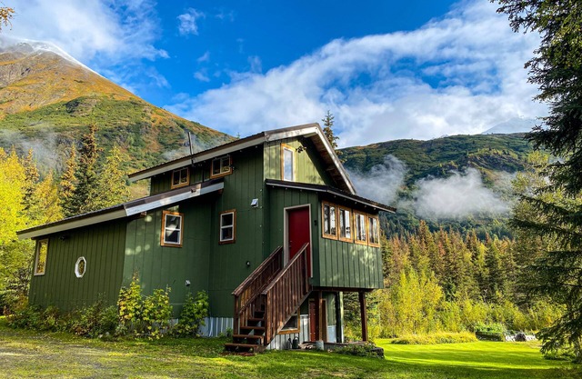 Explore Seward, Cooper Landing and Kenai Peninsula from one central location.